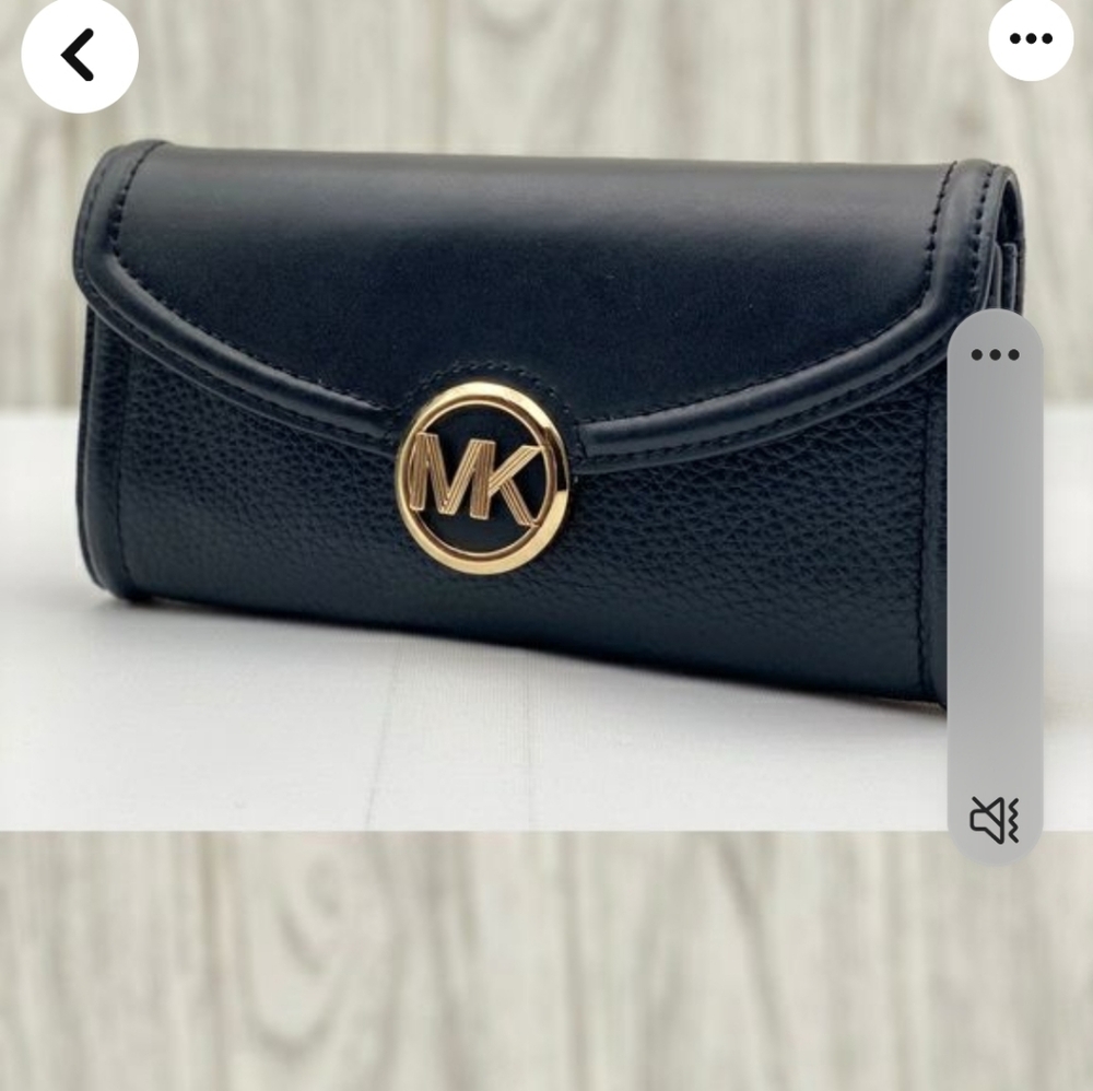 Michael Kors New Trio Large  Black Wallet New Tagged With Dust Bag